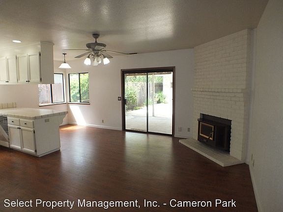 2nd image of 2740 Hillcrest Dr