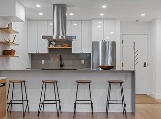 607 E 8th Ave #203, Vancouver, BC V5T 1T2