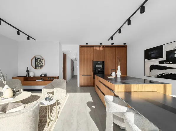 619 E 6th St Floor 4, New York, NY 10009