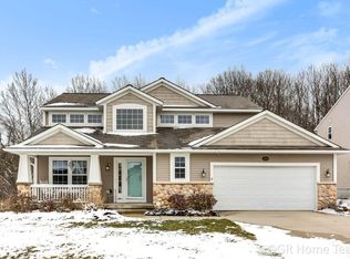 2664 Arbor Chase Dr NE, Grand Rapids, MI 49525