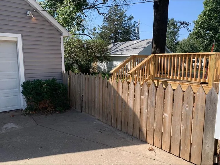 2416 Doniphan Ave — Photo 3