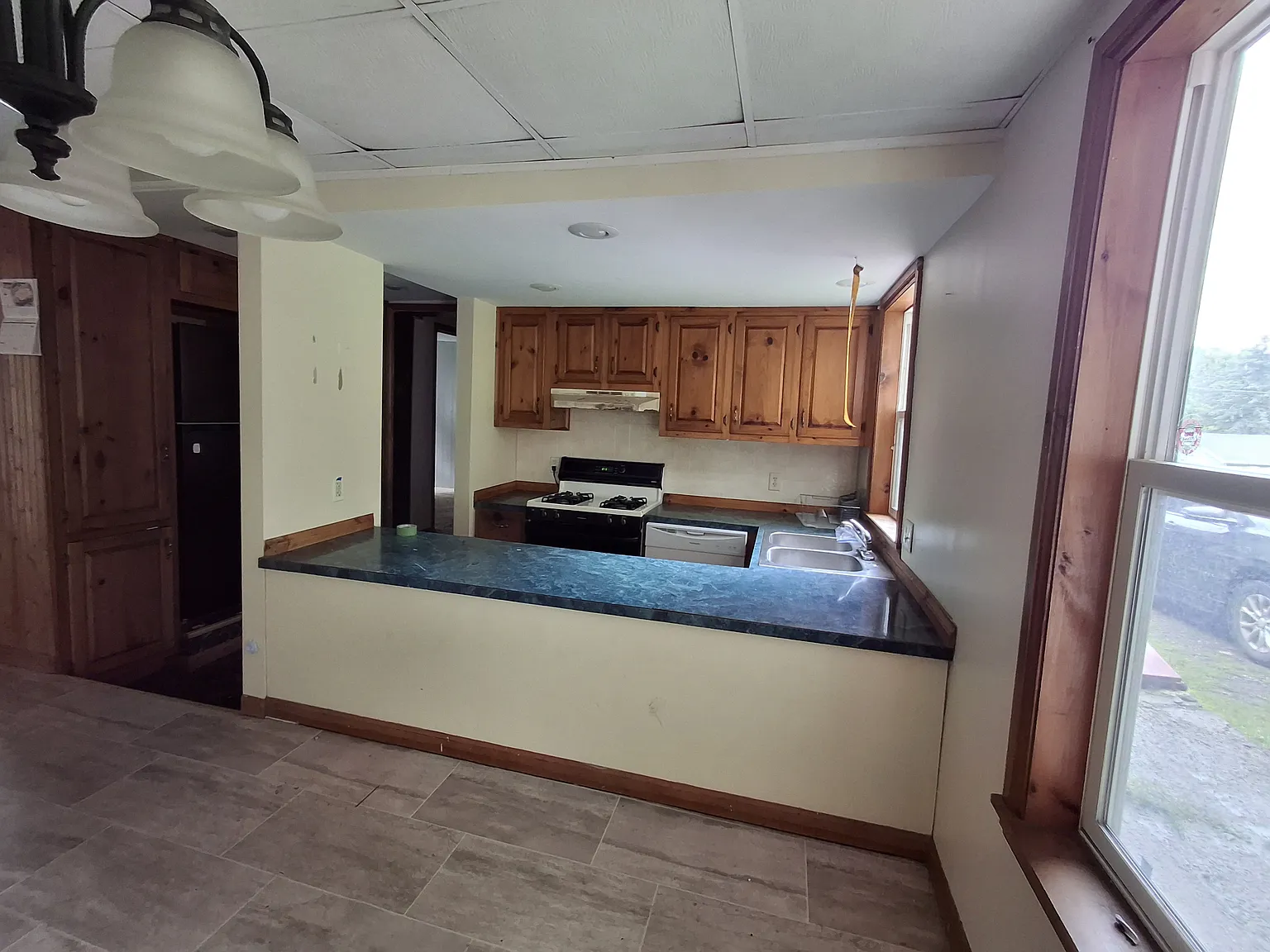 3 bed, $1,200 — Photo 2