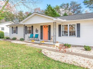 8016 Luscombe Dr, Knoxville, TN 37919