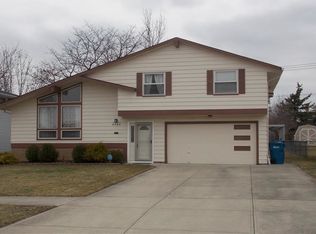 2777 Friar Dr, Parma, OH