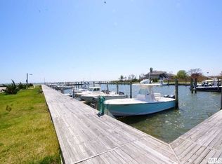 4 Sandpiper Ln, East Quogue, NY 11942