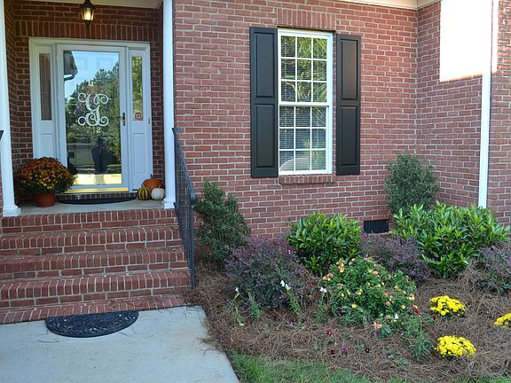 5th image of 712 Pinebough Ln