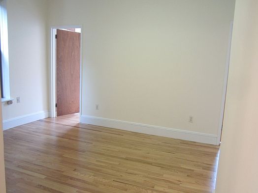 4th image of 310 E 19th St
