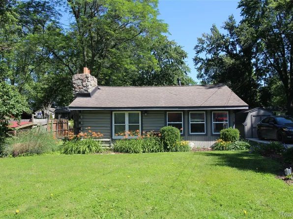 11144 Beryl Dr, White Lake, MI 48386