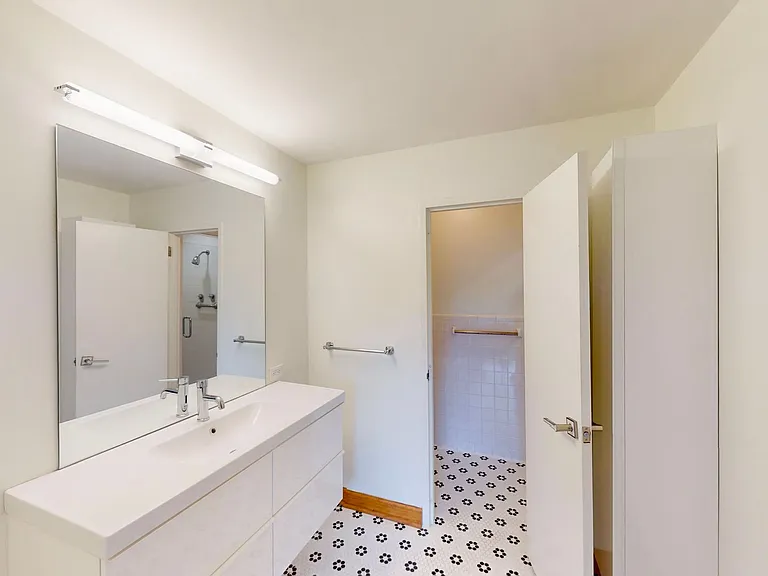 1300 Queens Rd #309 — Photo 22