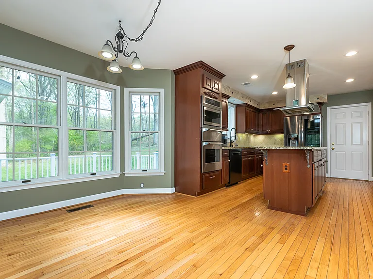 13576 Highland Rd — Photo 94