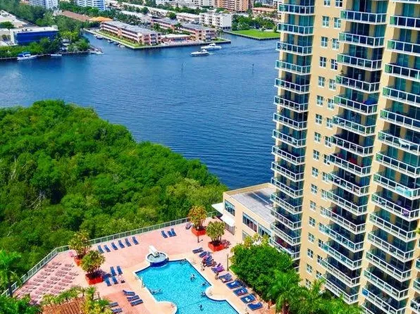 16909 N Bay Rd, North Miami Beach, FL