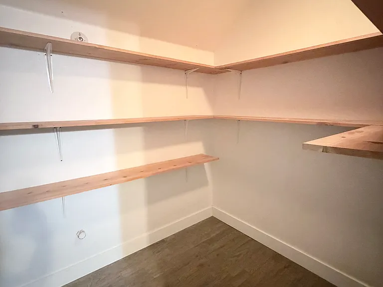 908 McCoy Dr — Photo 17