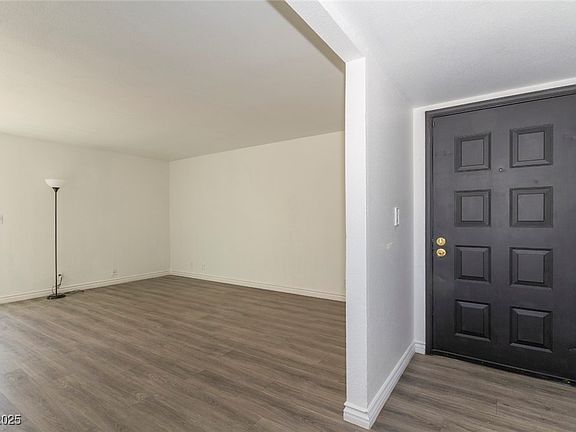 5th image of 5422 River Glen Dr Unit 379