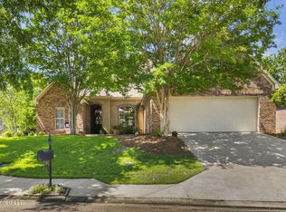 100 Oakleigh Dr, Clinton, MS 39056