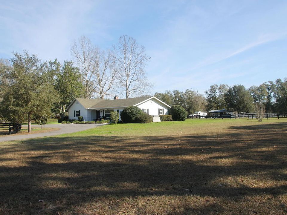 1st image of 6 Meadow Wood Dr