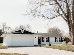 110 Coach Dr, Tipp City, OH 45371