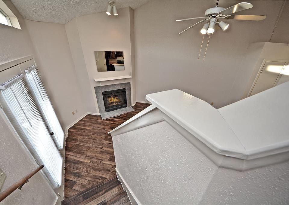 1st image of 10855 Meadowglen Ln APT 1129