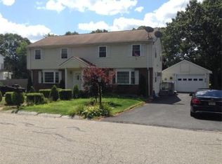 1 Ran Dr, Woburn, MA 01801
