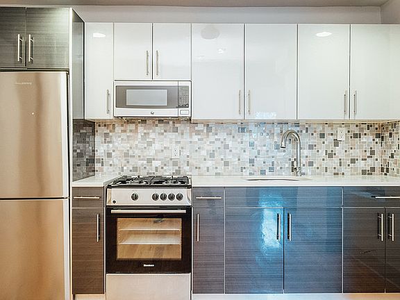 5th image of 292 Bedford Ave APT 9