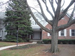 5S525 Scots Dr APT E, Naperville, IL 60563