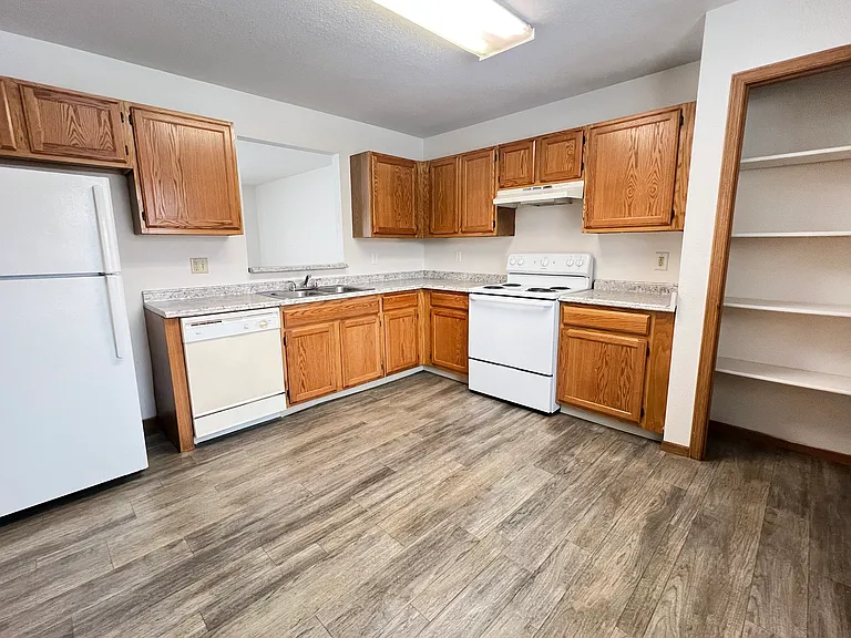 2550 N Limestone St — Photo 35