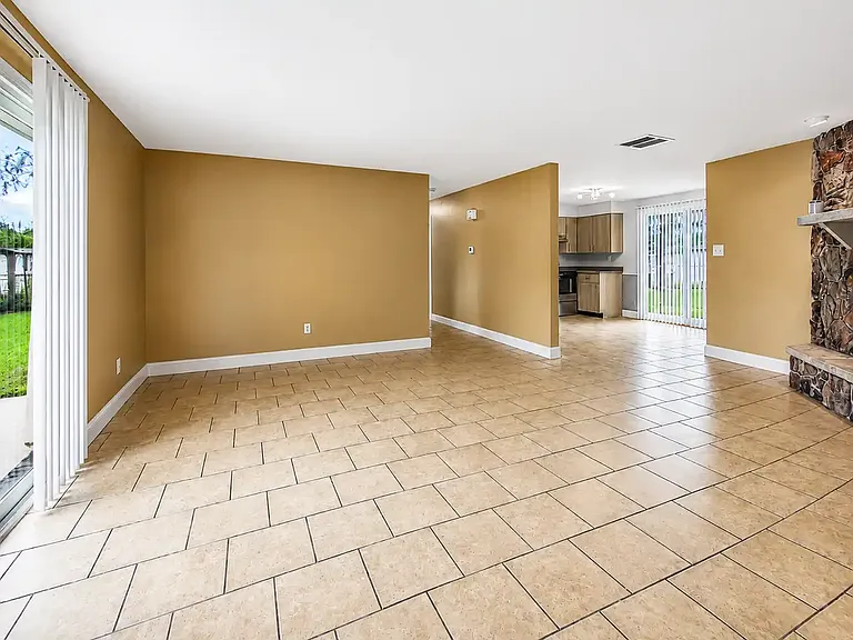 370 Villabrook Dr #3 — Photo 7