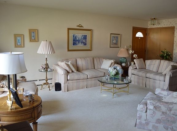 2nd image of 8146 Meacham Ct
