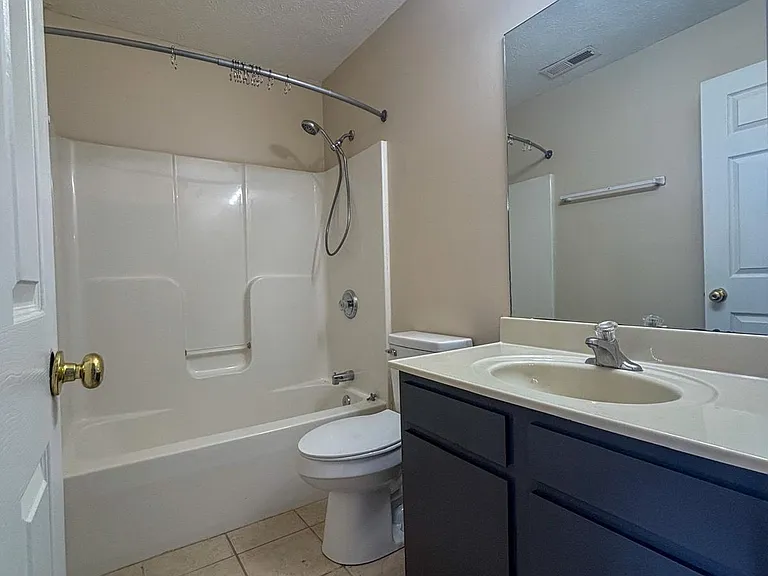 Cardinal Creek Apartments — Photo 17