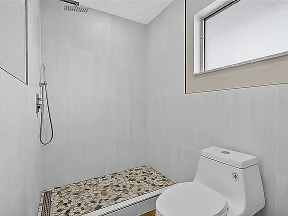 14005 Leeward Dr — Photo 11