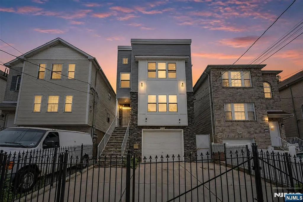 3 bed, 2.0 bath, $3,000 — Photo 1