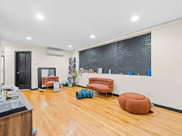 609 Lexington Avenue image 33 of 43