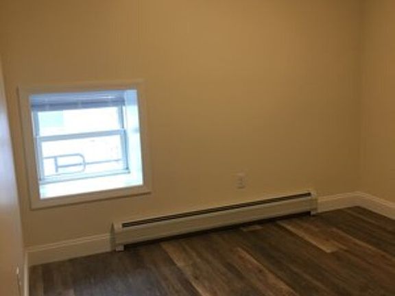 4th image of 323 College St Unit 11