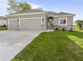 1310 NW Crestwood Dr, Grain Valley, MO 64029