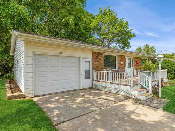 208 N Jones Ave, Maquoketa, IA 52060