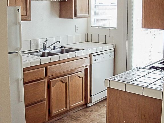 5th image of 1452 Diamond St APT 2