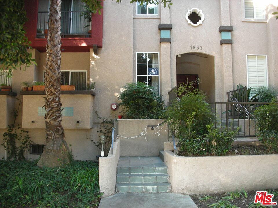 1st image of 1957 N Bronson Ave APT 104