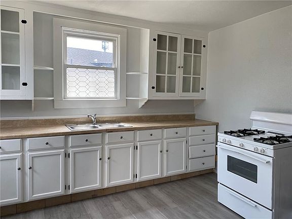 2nd image of 736 Avenue A