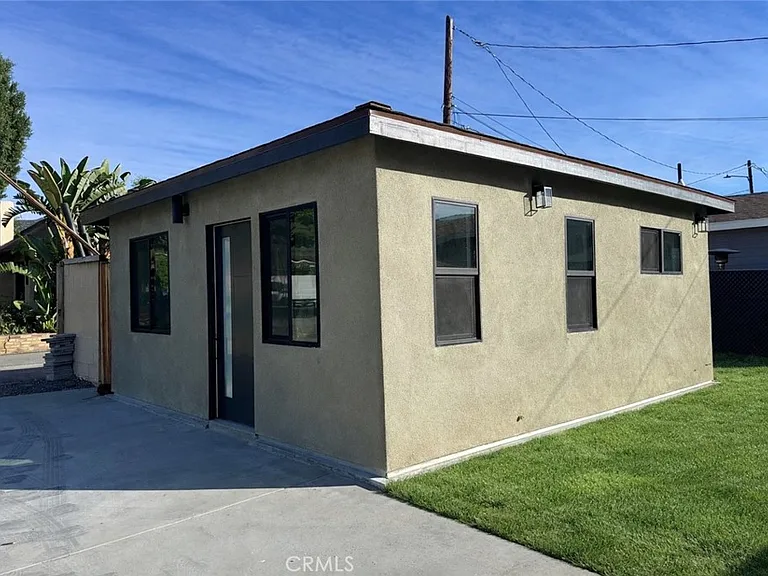 551 W Crescent Dr — Photo 1