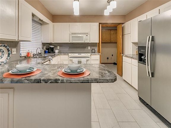 3rd image of 213 E Grand Teton Ct