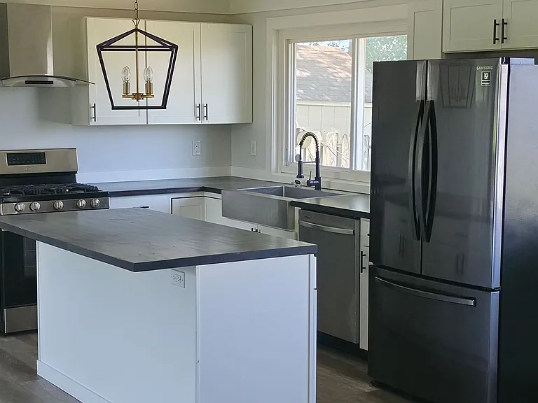 612 W Russ Ave — Photo 8