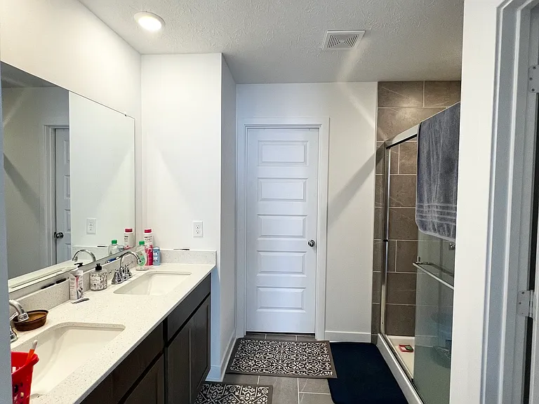 2725 Linwood Ave — Photo 11