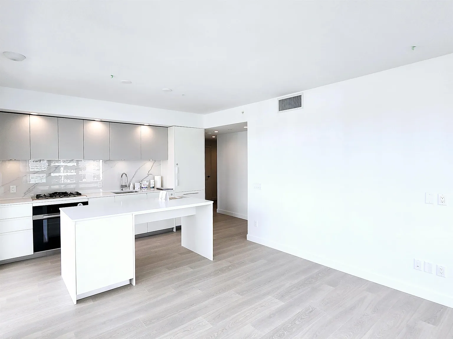 2 bed, 775 sqft, $2,900 — Photo 2