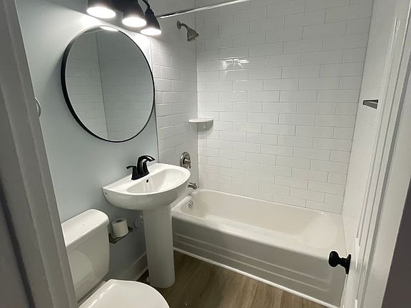 5th image of 2729 E Surrey Dr