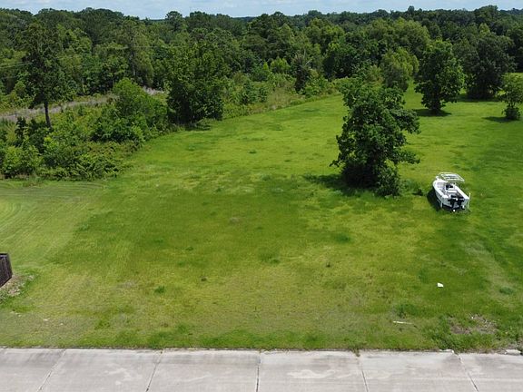 3rd image of 200 Lake Tasse Dr