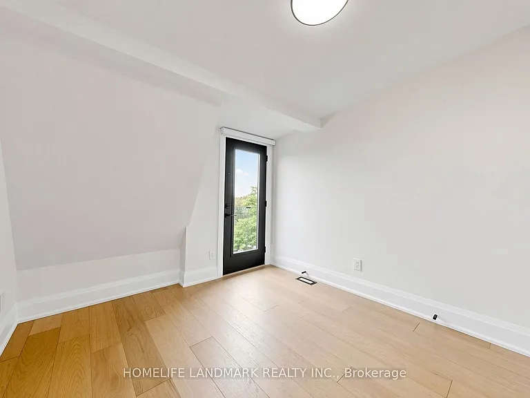 750 Glengrove Ave W #B — Photo 37