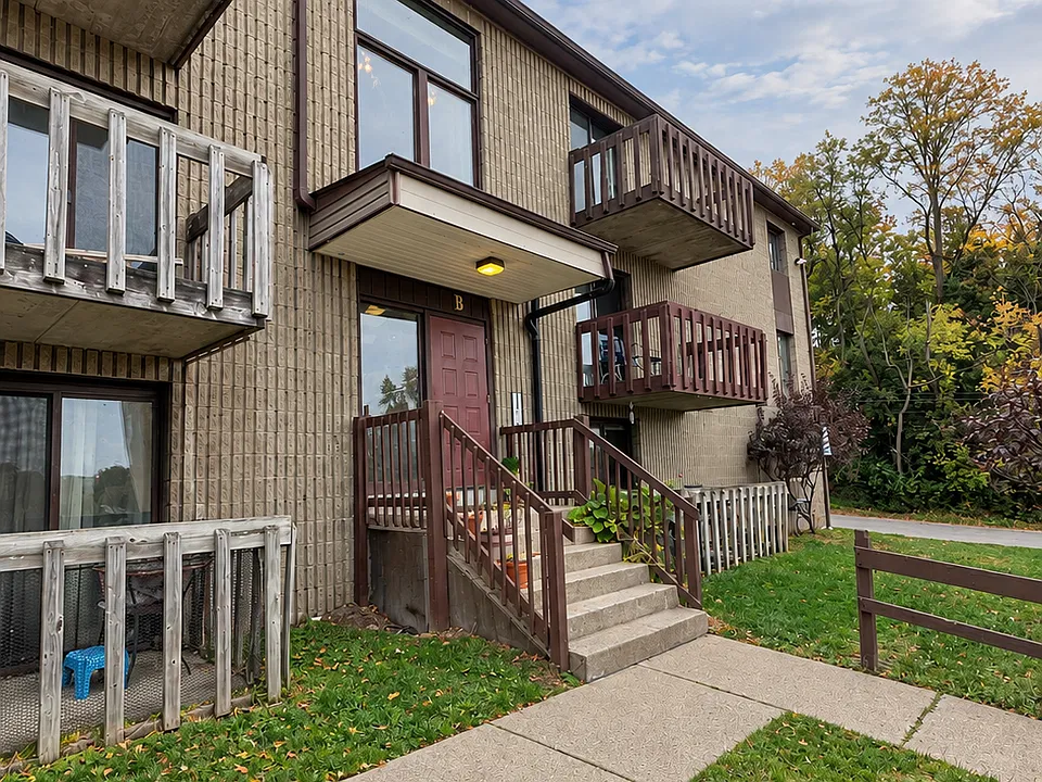711 Cubbage St #8B
