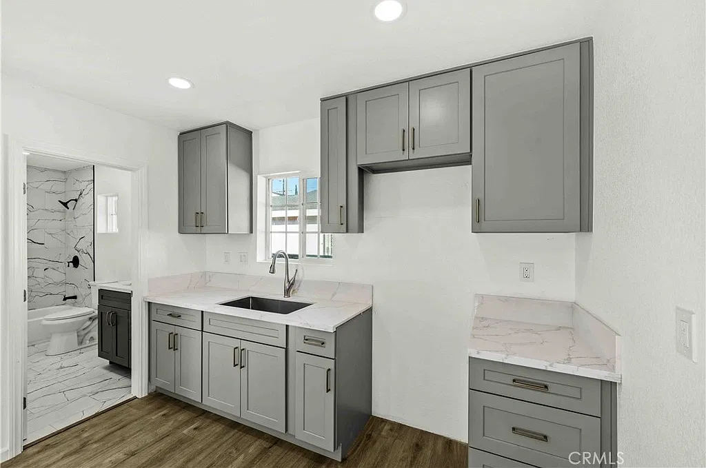 1 bed, 530 sqft, $2,200 — Photo 3