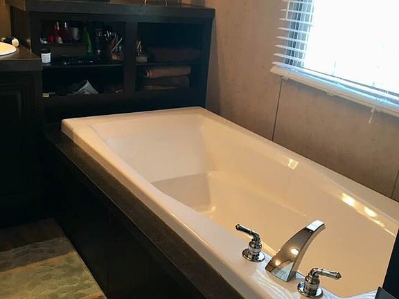 Master bathroom. Garden tub.