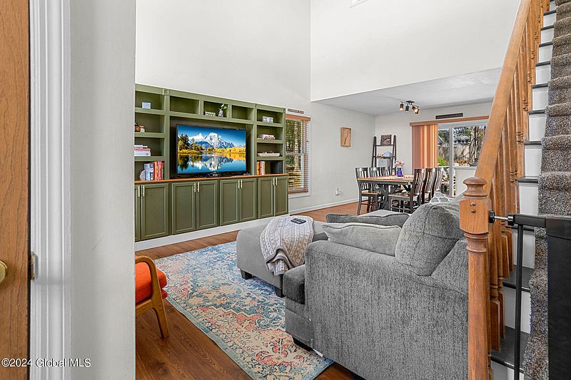 4th image of 5 Finch Road