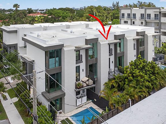 2nd image of 1044 N Victoria Park Road